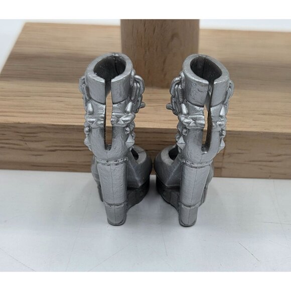 Monster High Spectra Vondergeist Picture Day Silver Heels Shoes Only - Picture 3 of 5